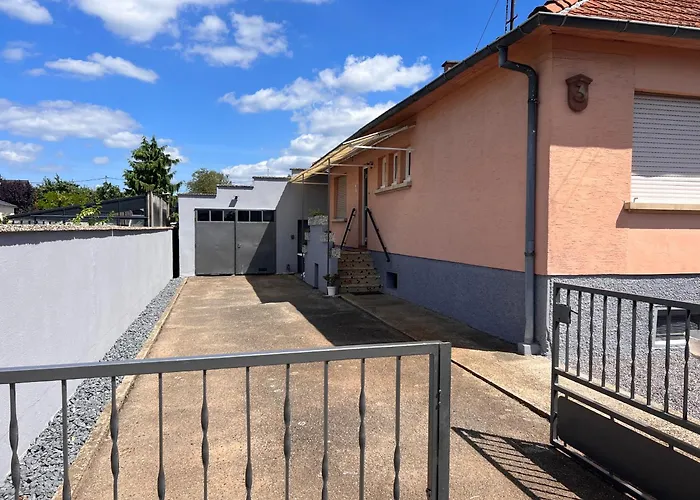 Maison 1 A 6 Personnes Avec Garage Et Cour