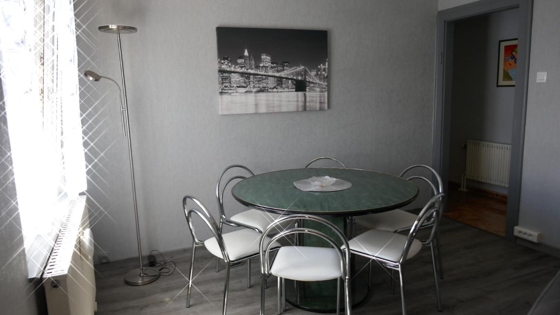 Maison 1 A 6 Personnes Avec Garage Et Cour Hébergement de vacances *